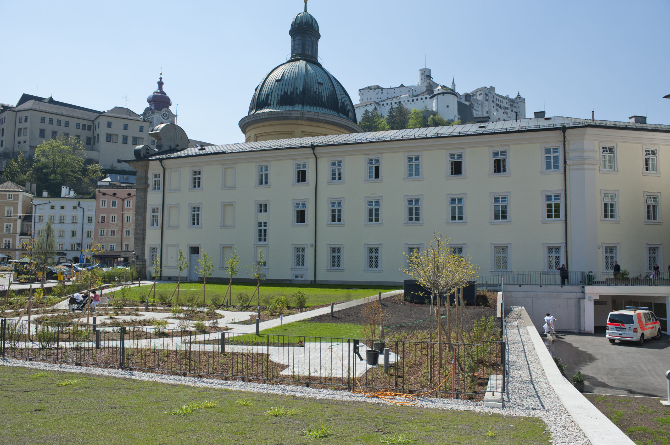 KH_Barmherzige_Brueder_Salzburg_Aussenansicht_vom_Garten_Fotocredit_Luigi_Caputo