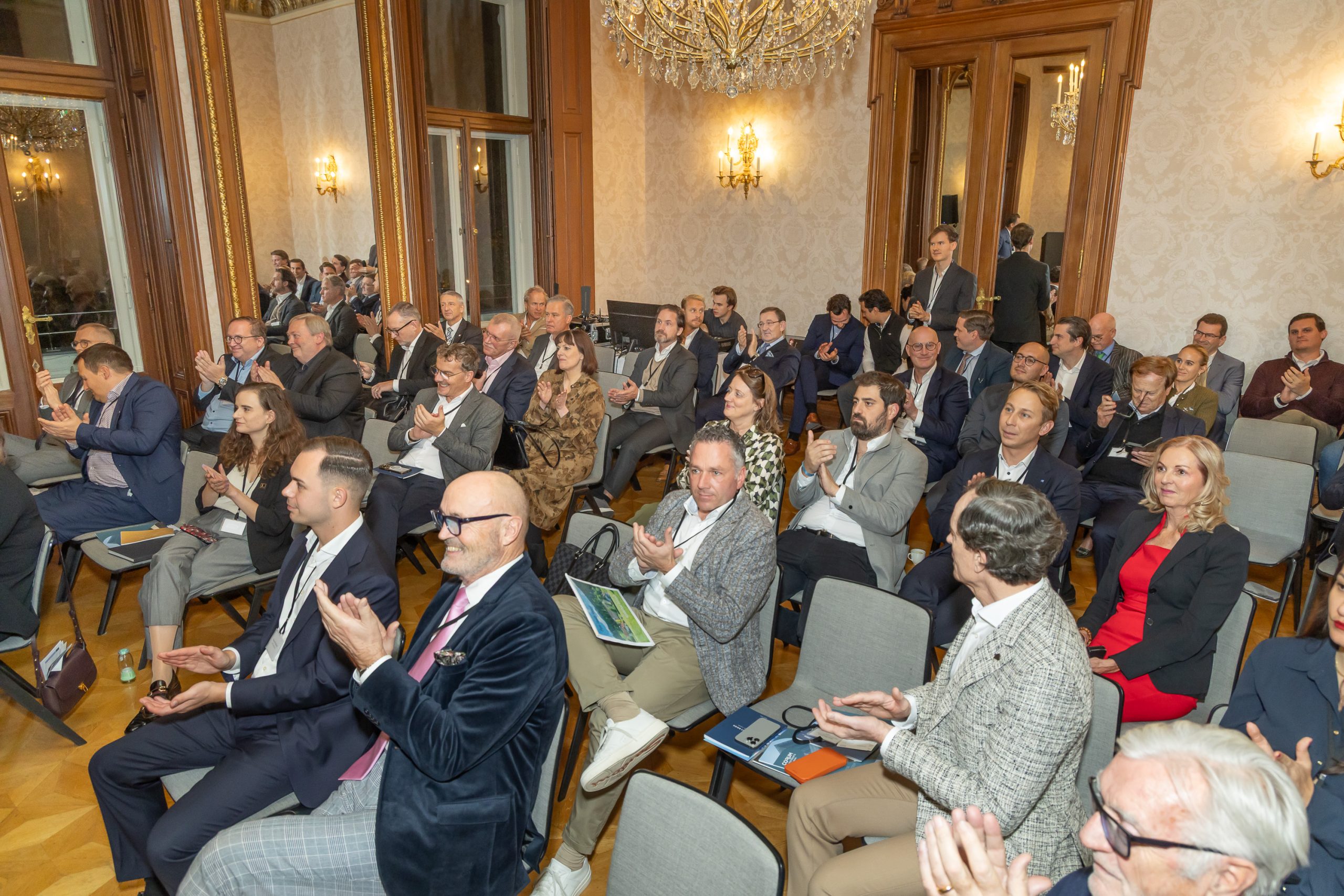 Family Office Invest Forum Das zweitägige Investment Forum von Advantage & Budasch Real Estate war gut besucht. Das zweitägige Investment Forum von Advantage und Budasch Real Estate war gut besucht.