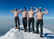 Seilschaft auf dem Gipfel des Ararat in der Osttürkei